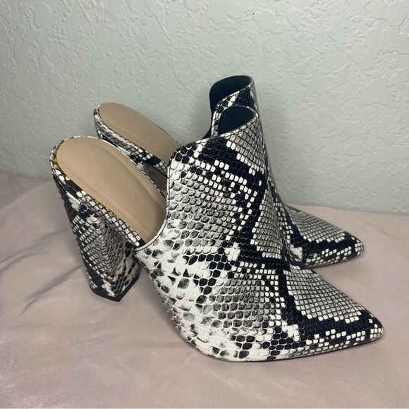 𝅺ALDO Snakeskin Heels - Picture 7 of 8